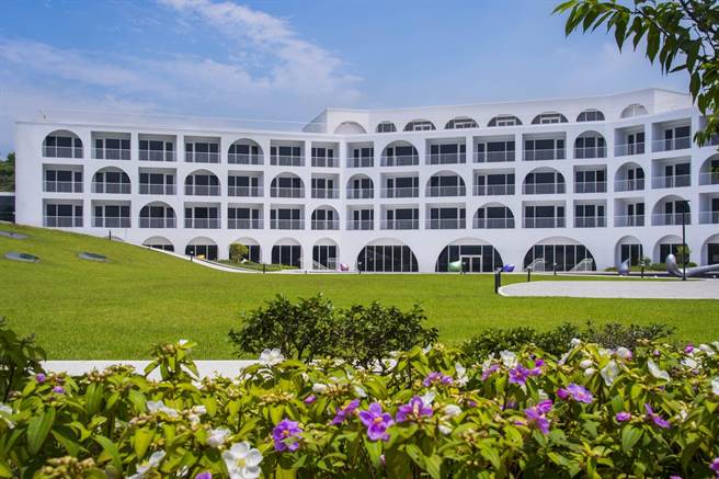 座落在淡水沪尾园区的将捷金郁金香酒店，被喻为「淡水河畔最美的饭店」。（将捷金郁金香酒店提供）