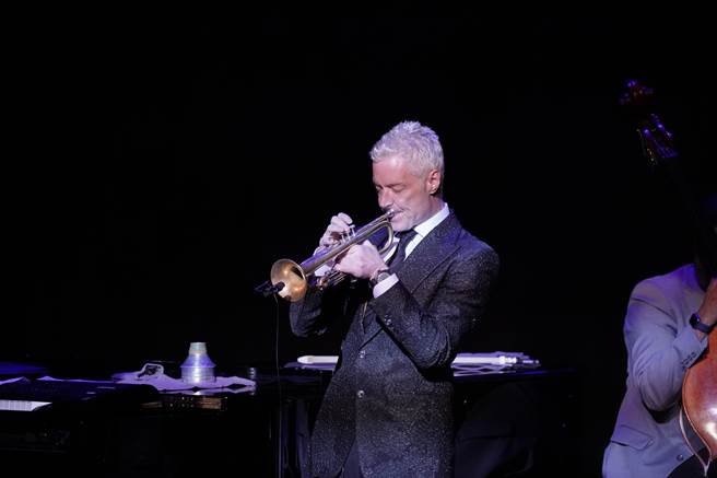 小号天王克里斯．伯堤今（22日）晚间带着一群杰出乐手在台北开唱，节目彩蛋开不完。（牛耳艺术提供）