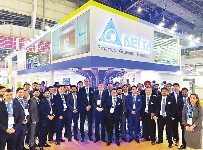 台達印度區總裁林正彬率台達印度區團隊於ELECRAMA 2023展場中合影。圖／台達電子提供