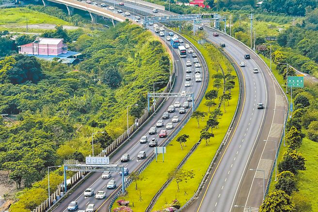 228连假有4天，宜兰县交通处21日预估，南下、北上各有3个时段车多壅塞，呼吁用路人避开尖峰时段使用国道。（本报资料照片）