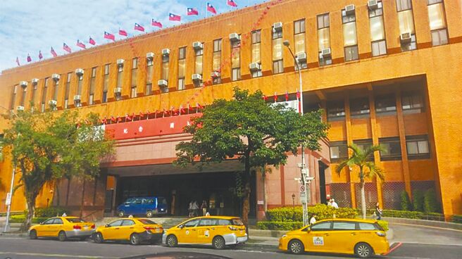 彰银、华南银等4银行9行员疑在审核贷款时放水，遭台北地检署（见图）指挥调查局搜索约谈。（本报资料照片）