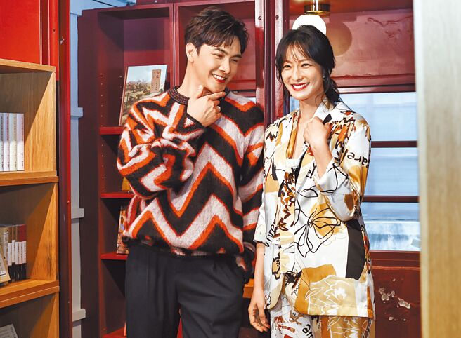 谢佳见（左）、赖雅妍一起主演音乐剧，感情继续增温。（陈俊吉摄）