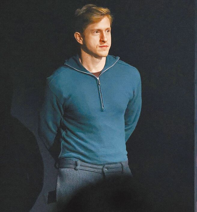 现任Burberry创意总监Daniel Lee谢幕。（路透）