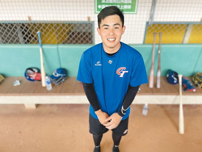 富邦悍将投手曾峻岳进入2023年国际球员44人排行榜，名列第17，成为唯一一名上榜的台湾球员。（毛琬婷摄）