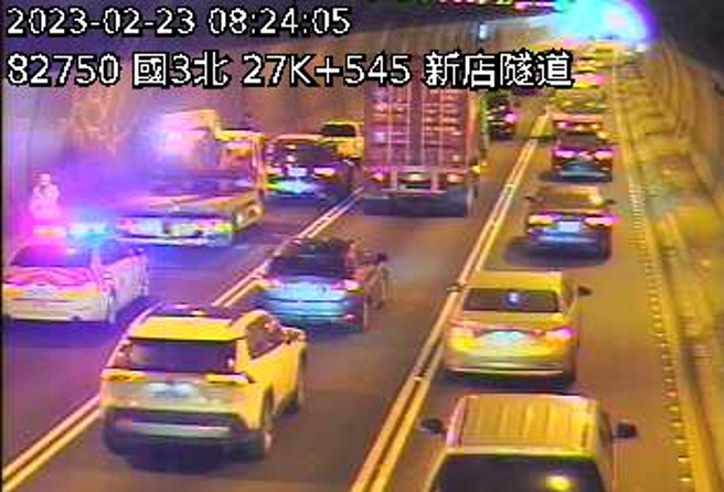 国3新店隧道「3车追撞」回堵5公里，整段「紫爆」时速仅14K。(翻摄高速公路1968)
