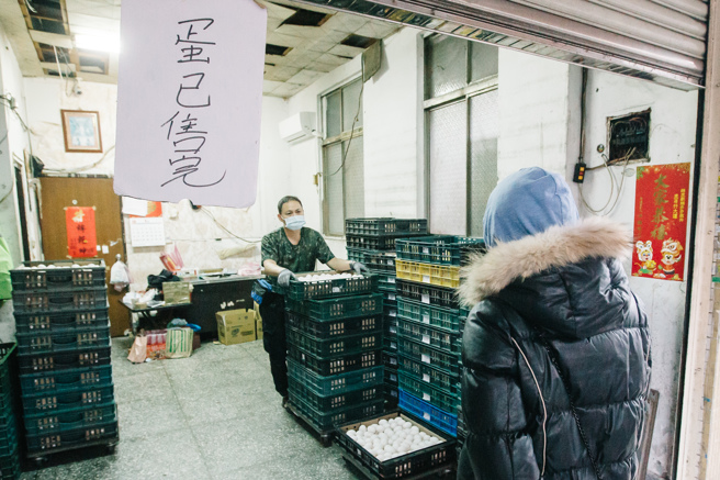 全台闹蛋荒，鸡蛋供不应求。（资料照,郭吉铨摄）