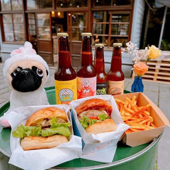 「巴巴小麦所」 可品嚐美式汉堡。(图/台北市文化基金会松山文创园区提供)