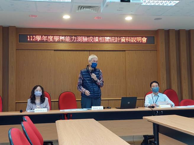 大学入学考试中心主任周兆民表示，本次数学B的题目多以专属数学B考科为主。(照片/郭俊伟摄)