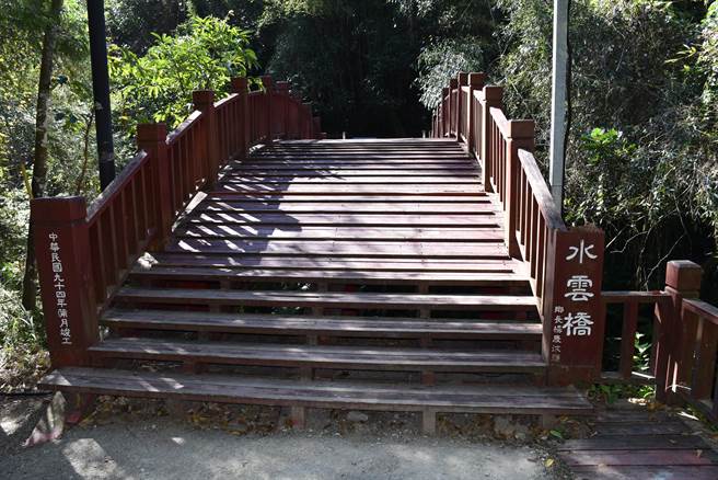 雅悠圳就位在大窝水云桥另一侧。（谢明俊摄）