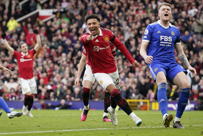 曼联Jadon Sancho(中)庆祝进球。（美联社）