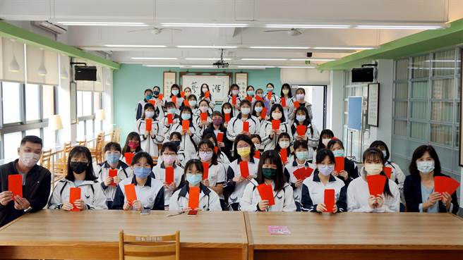 大學學測成績公布，彰化女中成績亮眼。（彰化女中提供／吳敏菁彰化傳真）