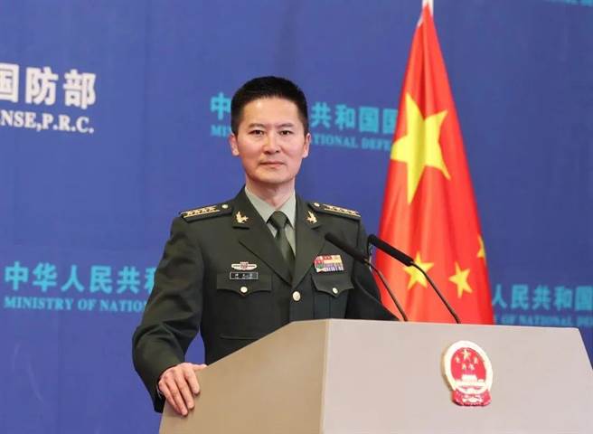 大陆国防部称解放军以行动说话，坚决挫败台独分裂行径和外部势力干涉。（大陆国防部）