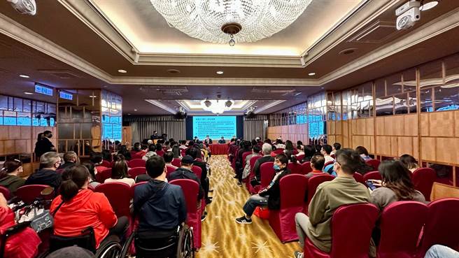第3届运动彩券经销商遴选及管理要点座谈会，分别在台中、台北及高雄各举办1场，高雄场今天登场。（柯宗纬摄）