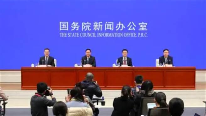 大陆国资委重组整合将向各类所有制企业张开双手。（中国网）