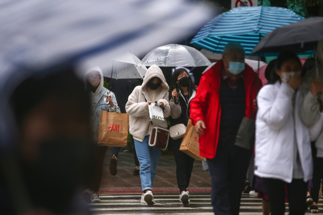 气象局指出，明（24）日强烈大陆冷气团南下，228连假前两日天气寒冷。（资料照／邓博仁摄）