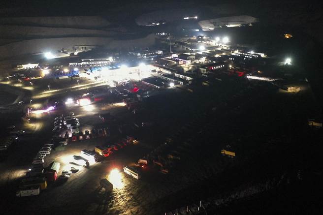 內蒙古礦災逾30小時，5人罹難，48人生死未卜。（新華社）