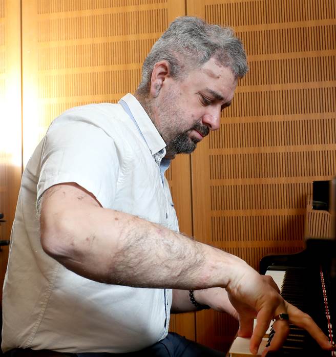 鋼琴家列夫席茲在台舉辦巴赫馬拉松音樂會，每日專注地保持練琴習慣。（鄭任南攝）