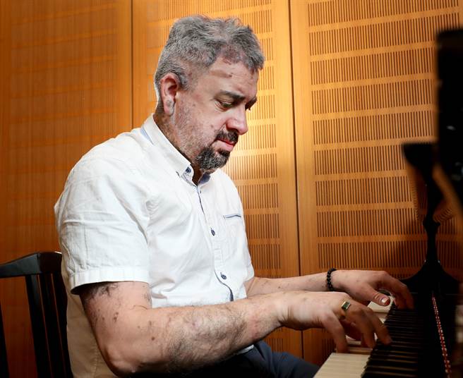 鋼琴家列夫席茲認為，現場演出有無法取代之處。（鄭任南攝）