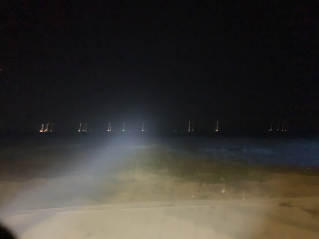 警方到场时，发现女尸身上无相关证件，初步研判为50至60岁女性，身穿紫色上衣急流着黑色长髮，身上无明显外伤，因此排除他杀可能。（民眾提供/杨舒婷高雄传真）