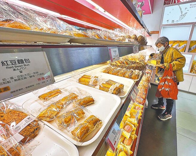 近期国内蛋价飙升、缺蛋问题延烧，引发民怨，就蛋糕、麵包、糕饼行业而言，蛋价居高不下将严重影响其营业。（陈怡诚摄）