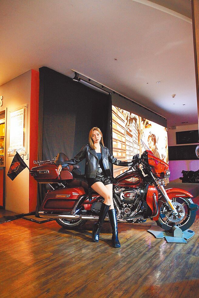 哈雷120周年纪念车款外观烤漆以传家纪念红（Heirloom Red）作为主体顏色。（太古鼎翰提供）