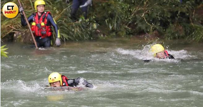 消防员的工作辛苦危险，在危急时刻往往要衝上第一线，也因险峻工作环境而吓跑无数新进人员。（示意图／报系资料照）