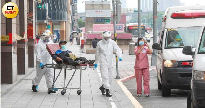 消防员冒险犯难，本该是大眾的骄傲，如今却因超血汗工作环境而成为年轻人眼中的「屎缺」。（示意图／报系资料照）