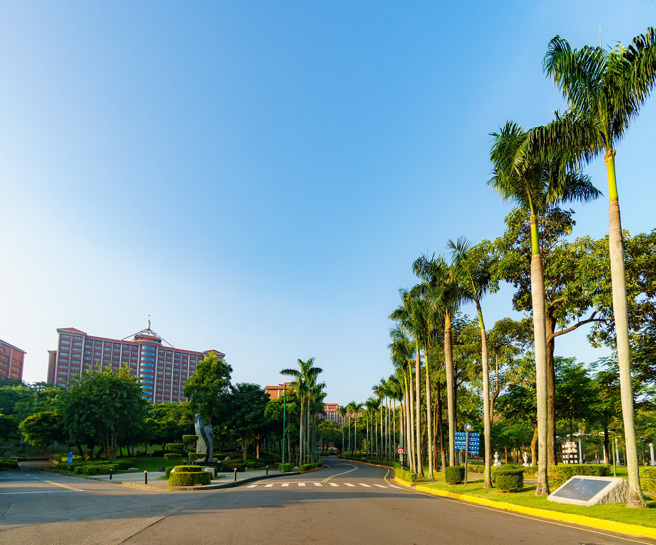 义守大学不仅设有医学、科学、工程、科技、商管、人文、社会等全方位领域学术单位，更是国内少数拥有医学院的综合型私立大学(照片来源：义守大学提供)。