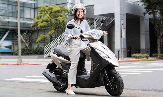 SYM推出省油国民车系列迪爵125、活力125全面一级油耗版新上市，图为尚省油搁有力，日本京滨一级油耗「活力125」改款新上市。（图/三阳公司提供）