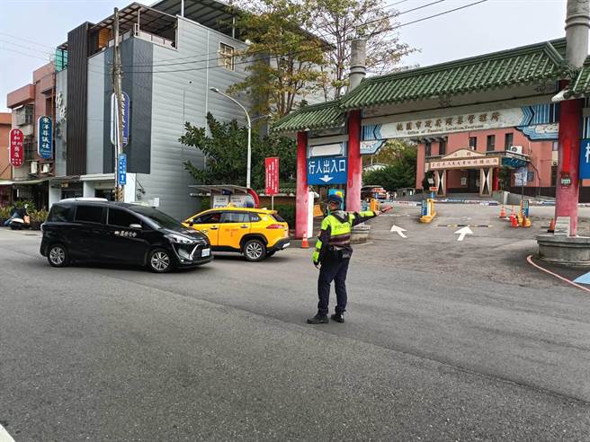 228连续假期将至，考量不少民眾会提前趁连假期间返乡扫墓，桃园警分局盘点周边停车资讯，并提前规画交通管制疏导措施。（桃园警分局提供／陈梦茹桃园传真）