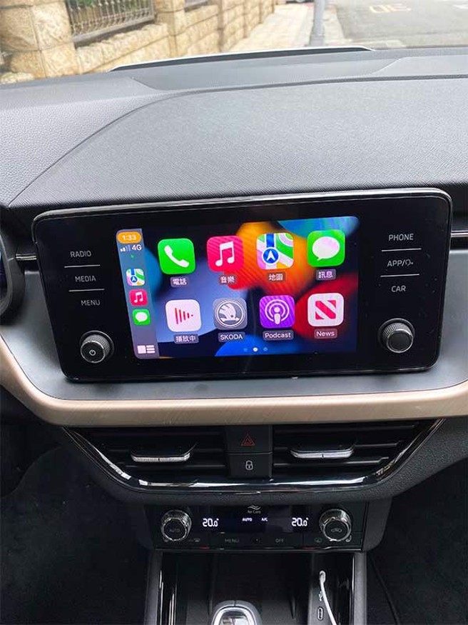 试驾车已经连上了Apple CarPlay。车上除标配双区恒温还新增Air Care抗过敏源及湿度调节系统。（图/于模珉）
