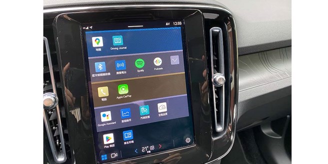 试驾车标配功能强大的Google车载资讯娱乐系统，Google map、Google声控语音助理、Google电力里程智慧助理一应俱全。（图/于模珉）