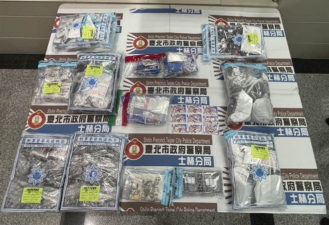 警方起获250包印有「航海王」的毒咖啡包。（警方提供）