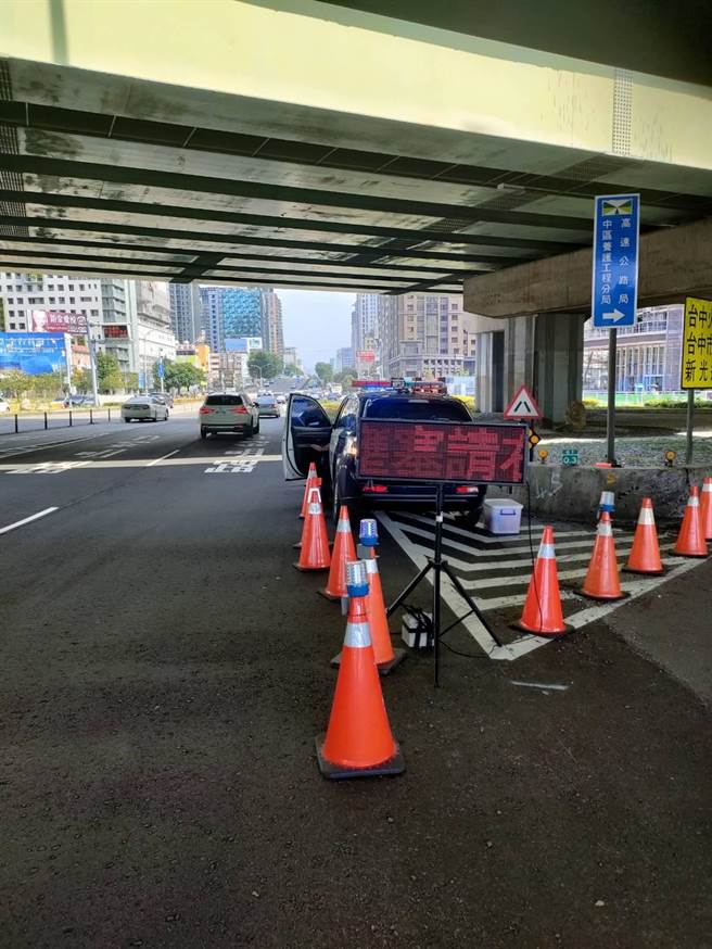 因应228连假，台中市政府警察局交通警察大队，于连假期间执行大重机车勤务，维护道路交通安全与顺畅。（台中市警察局提供／张妍溱台中传真）