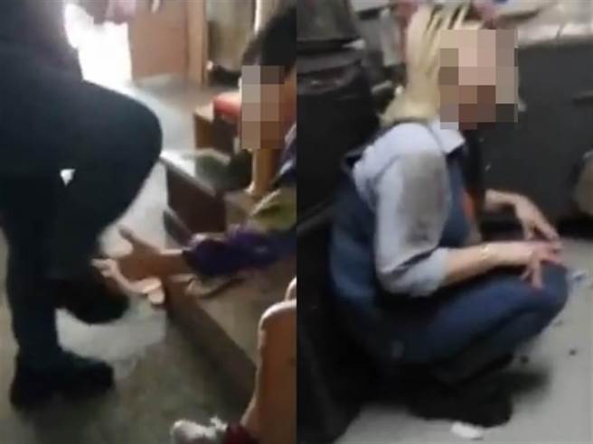 网路流传前空姐虐待婆婆的影片，影片中女子不但对婆婆拳打脚踢，还拿剪刀挥舞，并将冰箱内食物全丢地上。（摘自《爆料公社》）