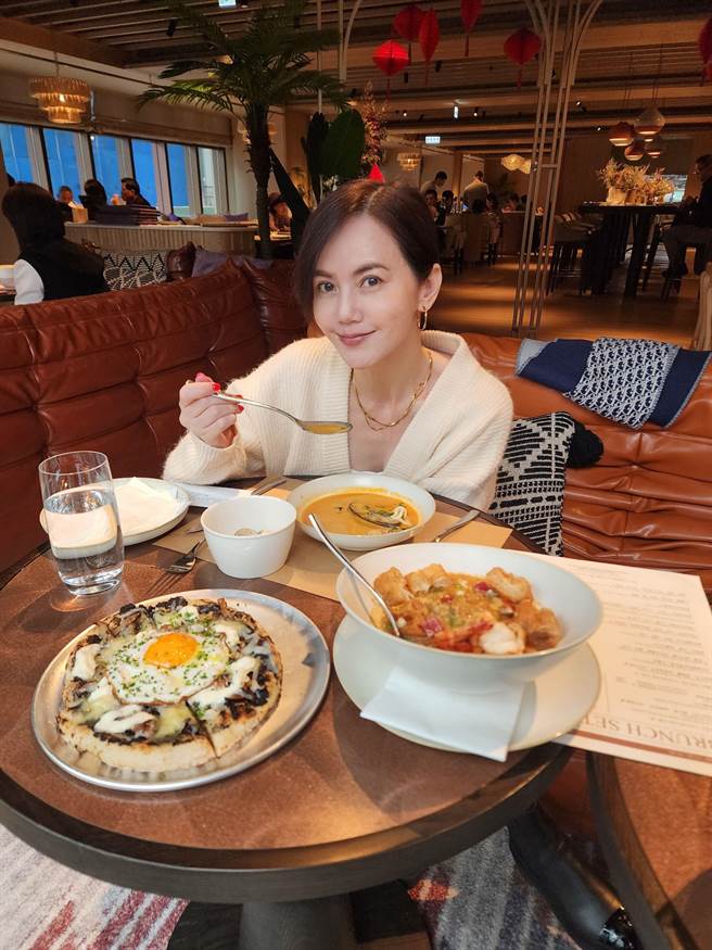 简沛恩到台北寒居酒店，并首次拍摄VLOG。（楠轩工作室提供）