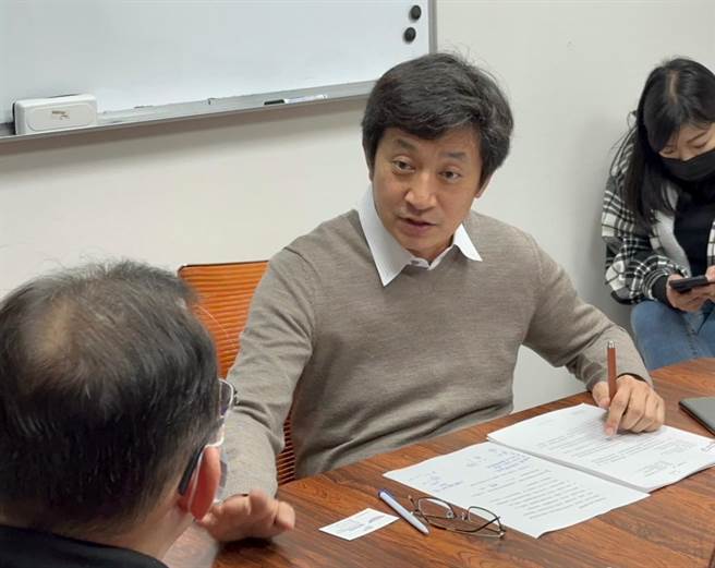 民进党立委蔡适应针对9026营运问题，向公路总局沟通协调。（立法委员蔡适应办公室提供／徐佑升基隆传真）