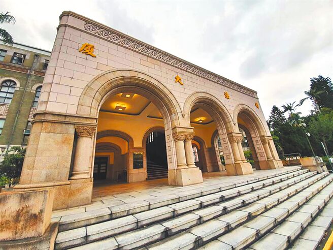 台北高等行政法院针对重度身心障碍者，因为不服新北市政府社会局仅核定每月60小时个人助理服务的课予义务诉讼进行宣判。这项判决凸显现行法律对于身障者生存权的保障不足！（图／本报系资料照）