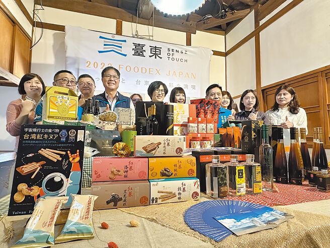 為推廣台東冷凍鳳梨釋迦及在地天然慢食物產，台東縣政府攜手8家特色商家將於3月參加東京國際食品展。（蔡旻妤攝）