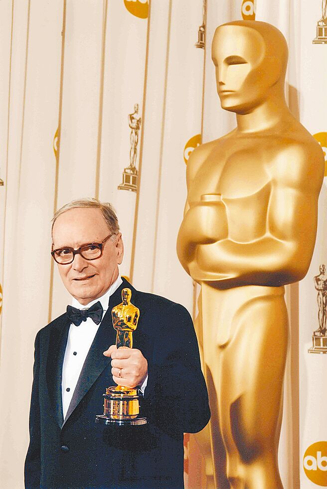 顏尼欧没学医改学音乐，最终成为配乐大师获颁2座奥斯卡。（海鹏提供）