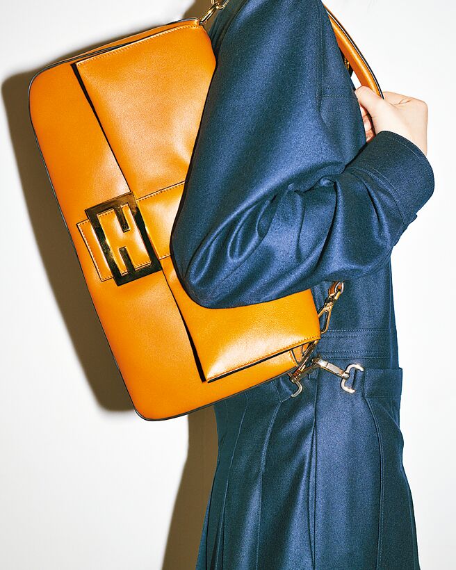 FF LOGO為本季包款設計重點之一。（FENDI提供）