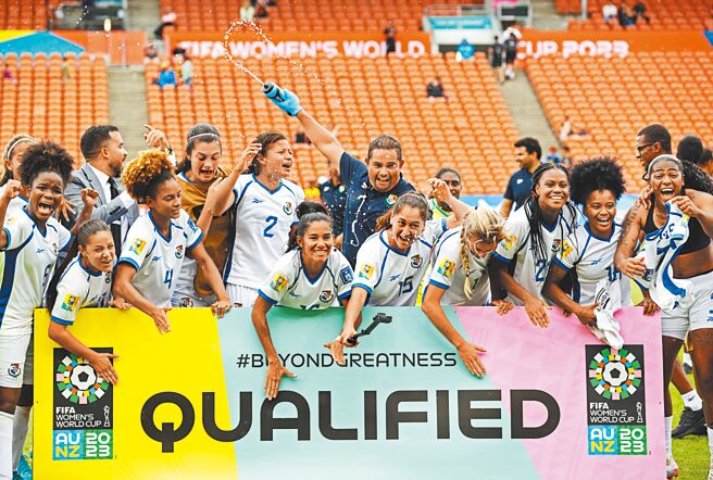 巴拿马1球气走巴拉圭，庆祝首次晋级女足世界杯。（路透）