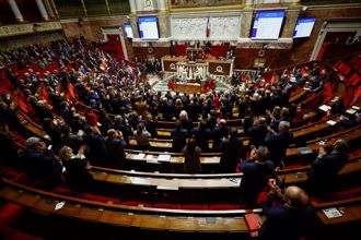 法國年金法案國會亂鬥  極左派阻撓辯論策略遭批