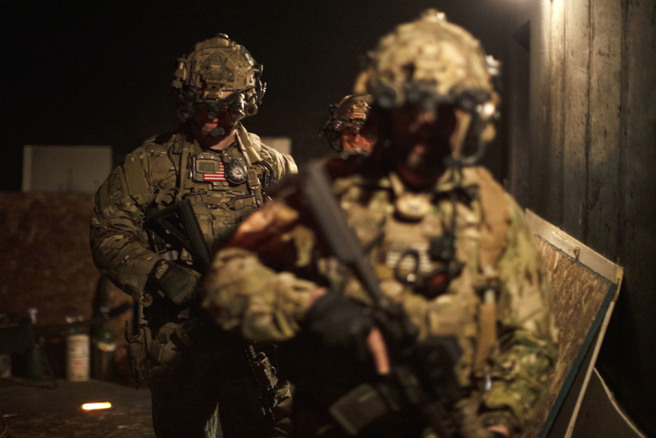 2021年4月28日，美國陸軍特種部隊 (USSF) 進行夜間演習。（DVIDS）