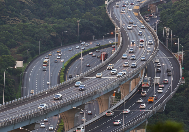 228连假首日国道7路段易塞。（示意图／中时报系资料照）