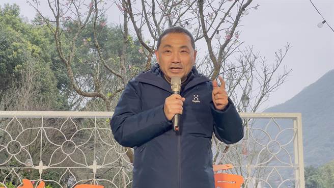 新北市長侯友宜昨受邀到新北市議會民進黨團幹部交接典禮觀禮卻被綠營民代圍剿，他本人則是很淡然，希望府會齊心合作，讓新北更好。（呂健豪攝）