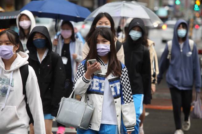 东北季风挟雨弹，3县市大雨特报。（本报系资料照）