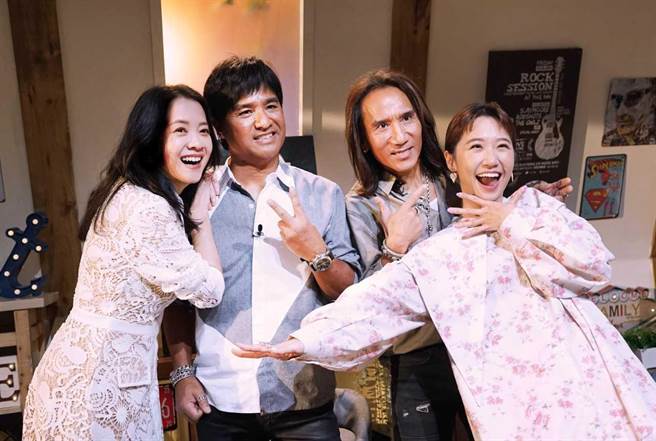 動力火車和《姐妹們的音樂萬萬歲》主持人Lulu、曾寶儀相談甚歡。（公視提供）