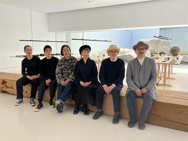 由鉅建设在「由鉅惟上技研所」举办「日本生活器物展」，参展的6位日本工艺大师也出席美学对谈讲座。(林欣仪摄)