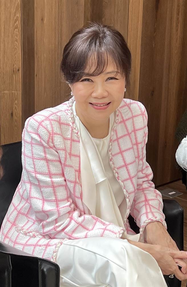 由鉅建设董事长林嘉琪说，不能做「逆天时」的事情，今年将暂缓进场。(林欣仪摄)